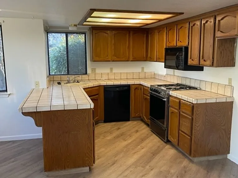 3706 Mount Ashland Ave — Photo 4