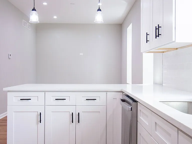 Amazing 4-bed Duplex by UIC — Photo 7