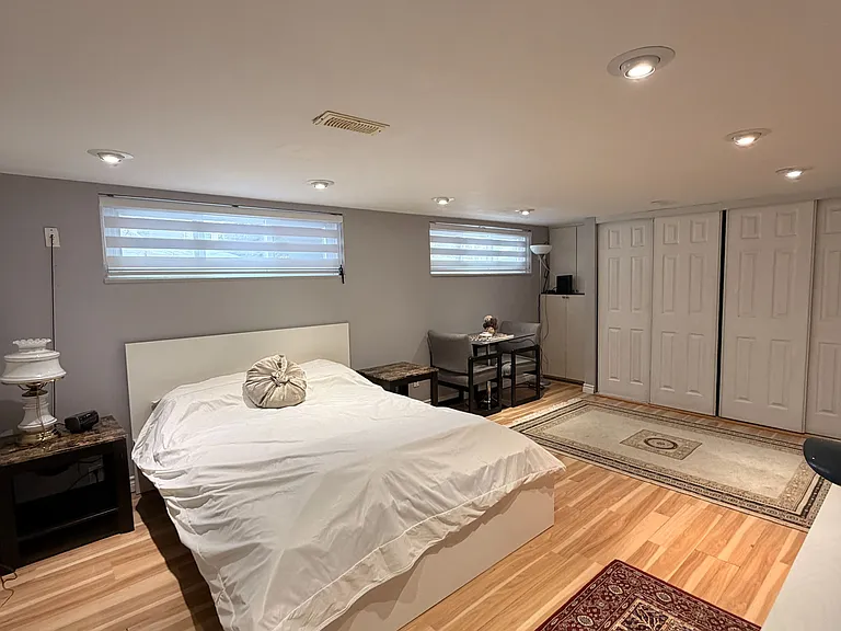 138 Goulding Ave #BASEMENT — Photo 19