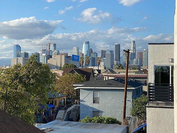 5th image of 211 E 29th St
