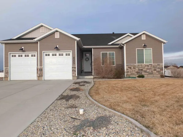 4355 N High Noon St, Enoch, UT 84721