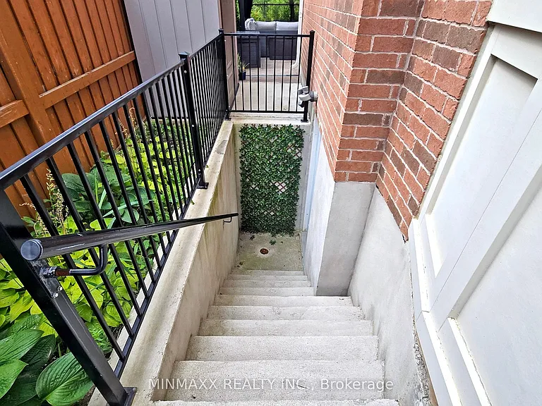 419 Wettlaufer Ter — Photo 40