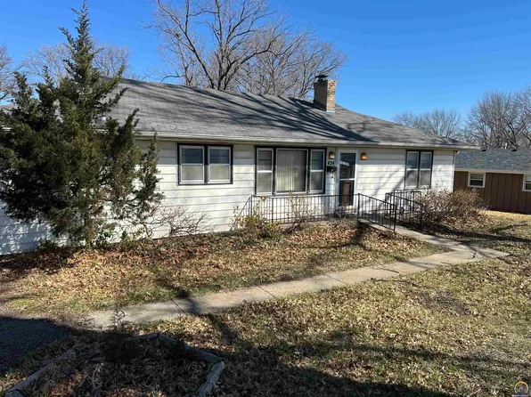 424 SW 27th St, Topeka, KS 66611