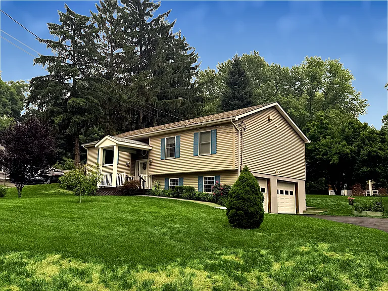 40 Simmons Ln — Photo 24