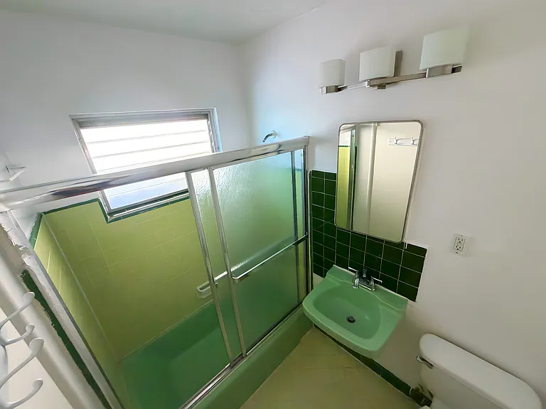 262 S Sycamore Ave #7 — Photo 14