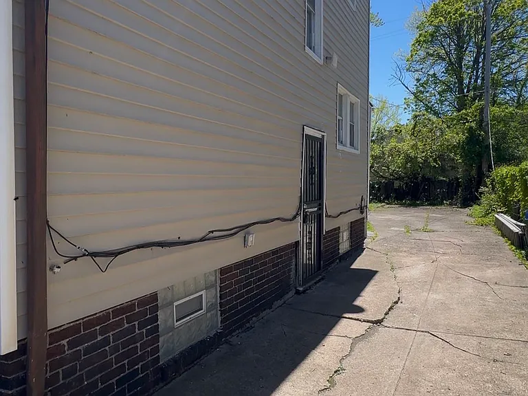 13500 Eaglesmere Ave — Photo 2