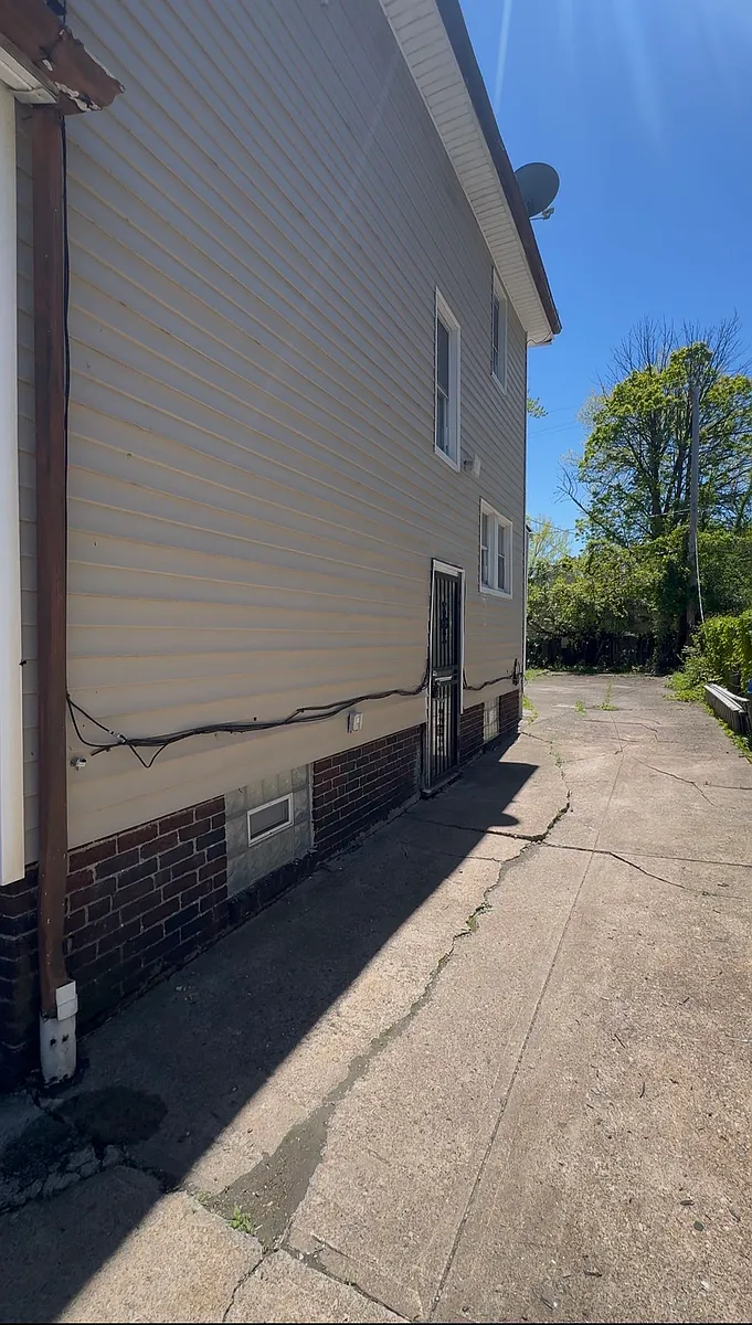 Building Photo - 13500 Eaglesmere Ave