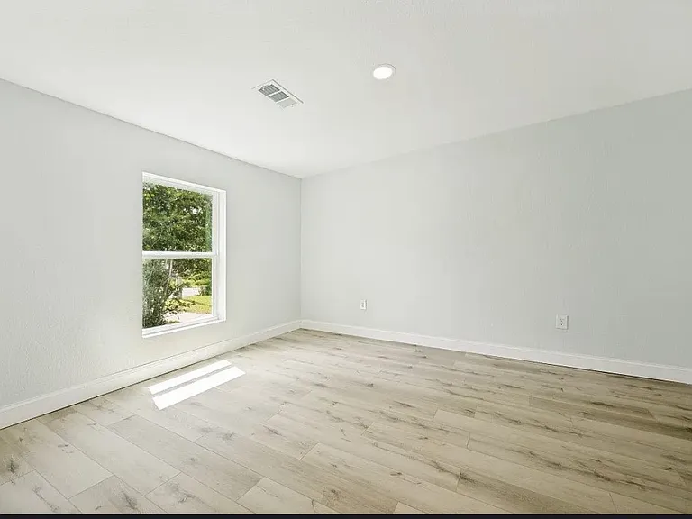 1023 Oak Dr — Photo 12