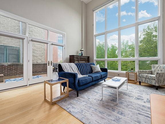 4th image of 1711 N Sheffield Ave #3