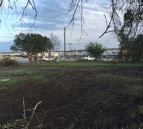 5th image of 2027 Eastman Ave
