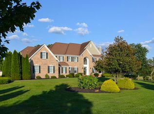 22 Hunters Ridge Drive, Pennington, NJ 08534