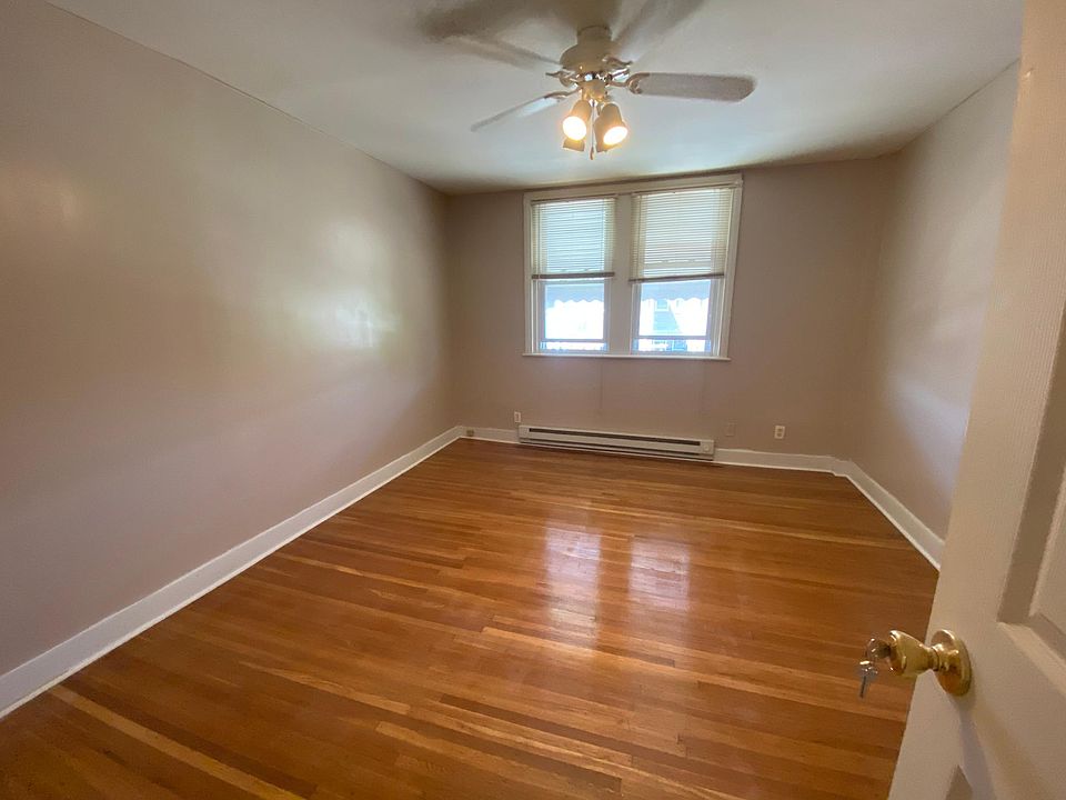 1st image of 3404 Sheffield Ave Floor 2
