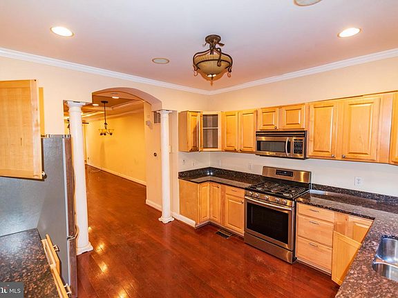 5th image of 212 N Luzerne Ave