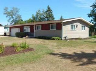 715 W 1st St, Waldo, WI 53093
