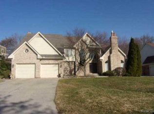 30594 Fox Club Dr, Farmington Hills, MI