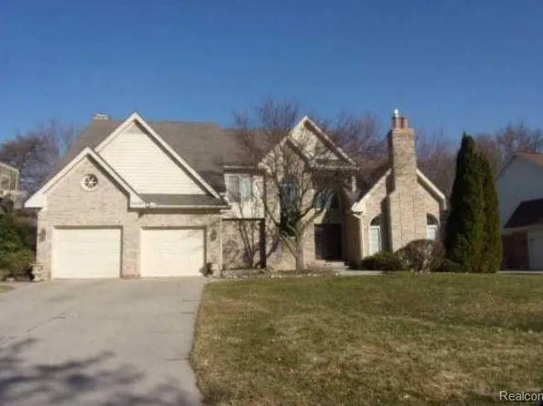 30594 Fox Club Dr, Farmington Hills, MI 48331