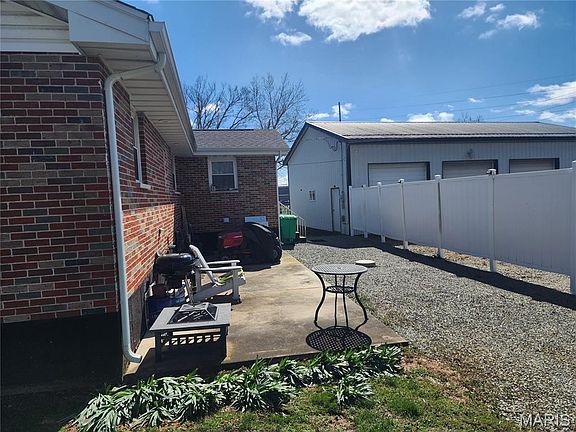 3rd image of 709 & 713 Janey Dr
