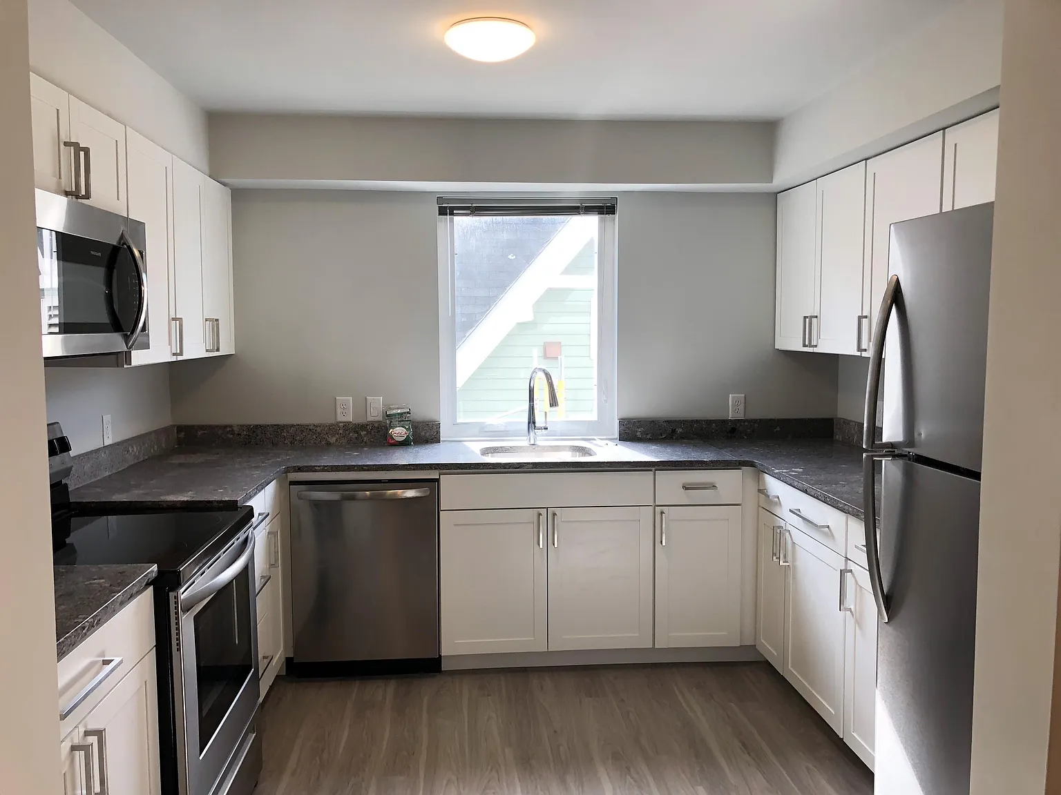 118 College Ave — Photo 1