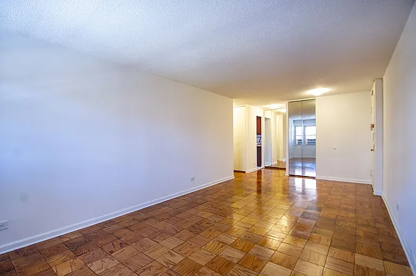 Rented by Rhona Realty | media 2