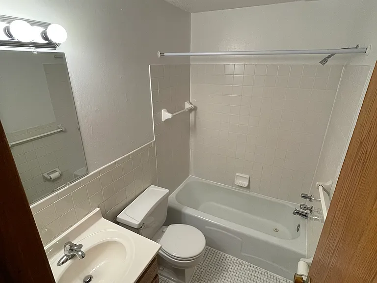 River Terrace Apartments — Photo 5