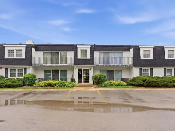 1115 Royal Street George Dr #201, Naperville, IL 60563