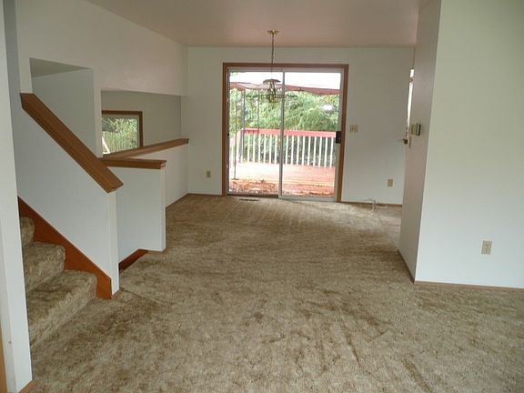 2nd image of 26626 NE Comegys St