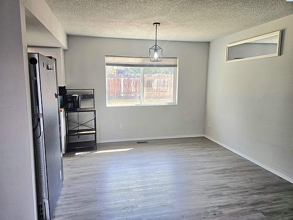4th image of 125 Walker Pl