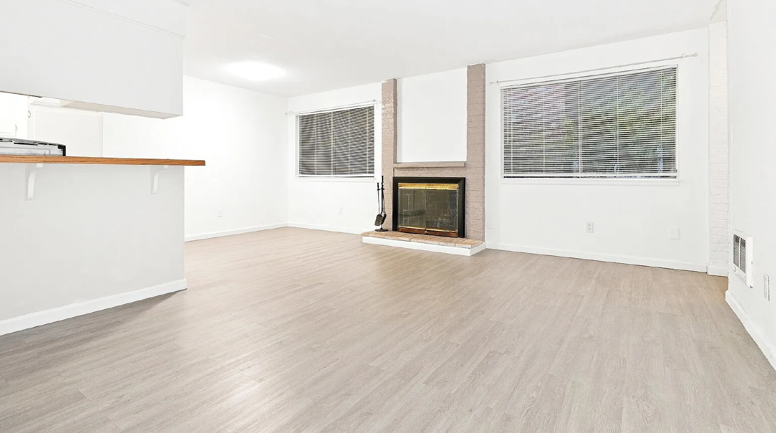 Renton 2 Bedroom in Great Location Available! — Photo 4
