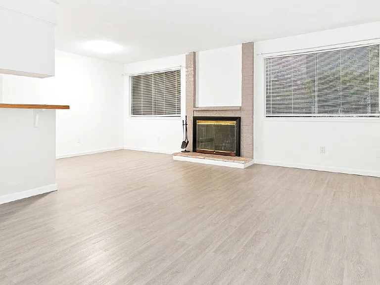 13960 SE 173rd Pl #2 — Photo 4