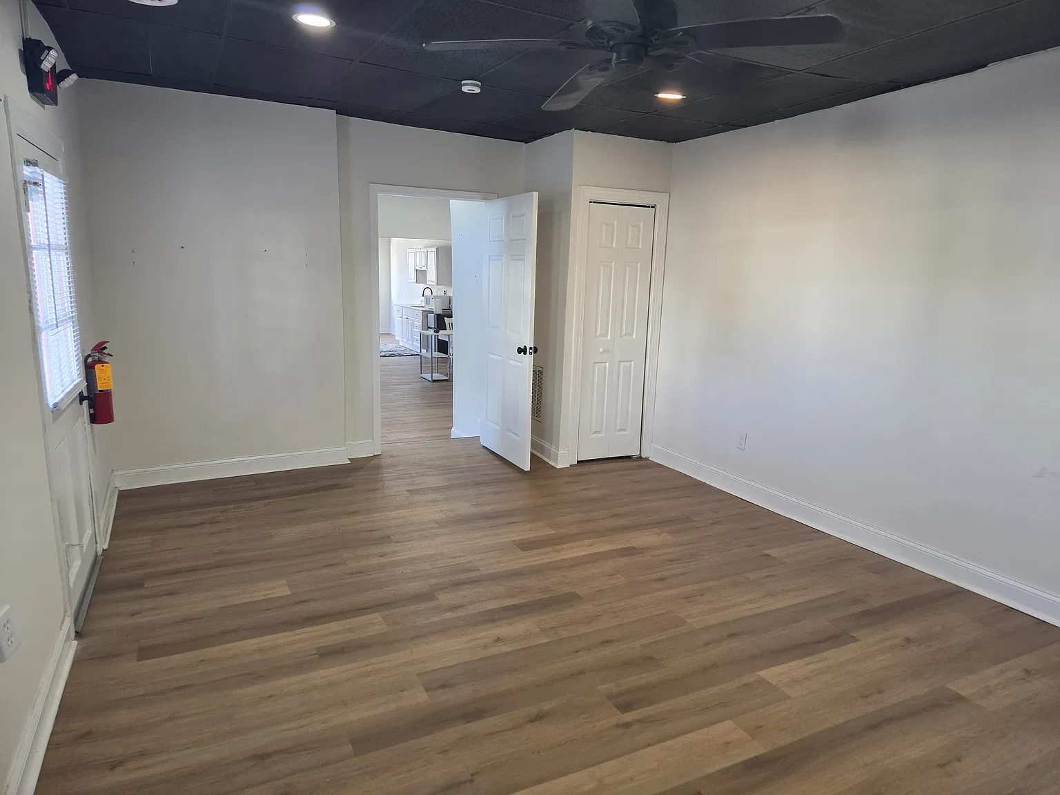 Studio, 1000 sqft, $1,100 — Photo 2
