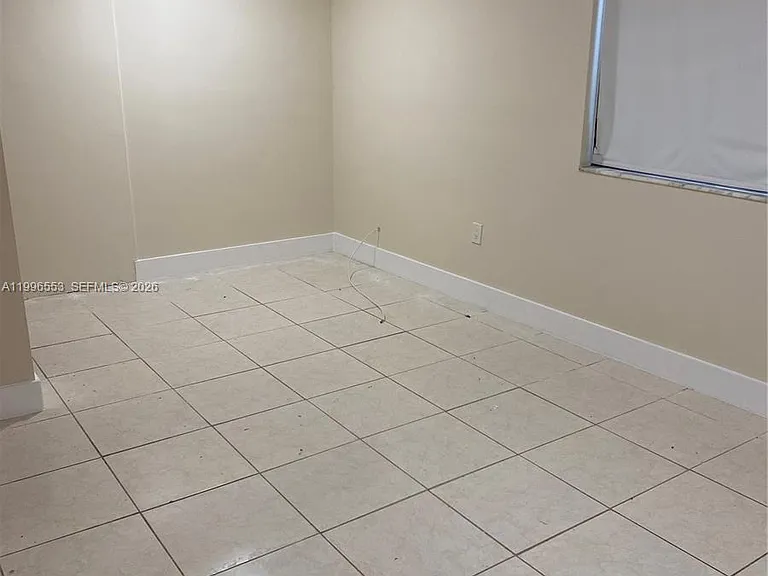 1051 SW 3rd St #3 — Photo 5
