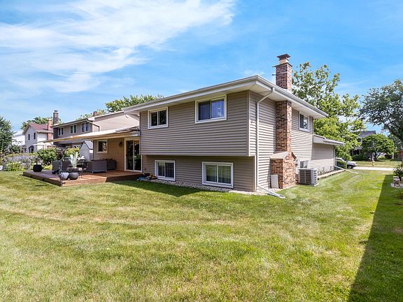 4th image of 17W544 Sutton Pl