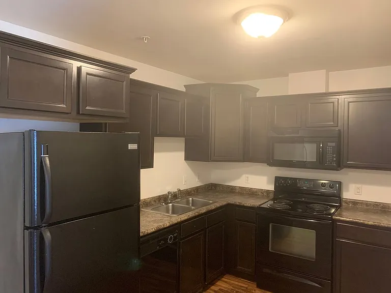 3 Bedroom 2 Bathroom Townhome — Photo 25