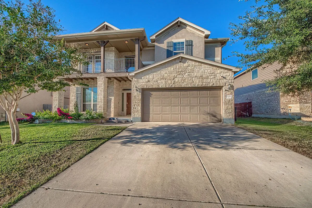 4 bed, 3.5 bath, 2963 sqft, $2,500 — Photo 1