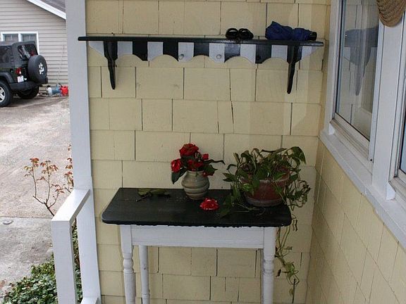side/kitchen porch