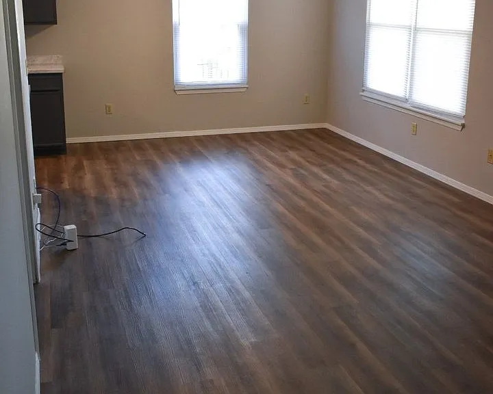 1024 E Walnut St — Photo 5