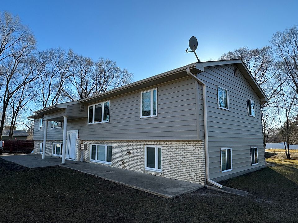 1st image of 3307 14th St N APT 1