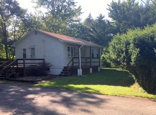 204 Cardinal Ln, Pocono Summit, PA 18346