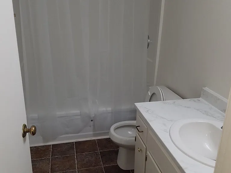 211 Harbor Dr — Photo 10