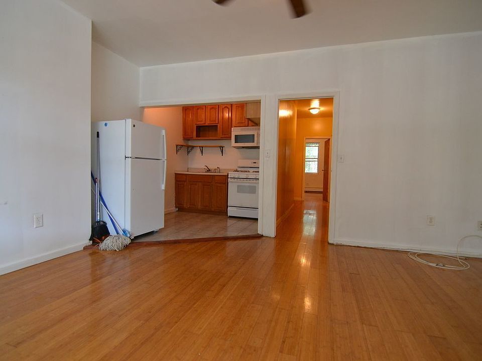 1st image of 835 Jefferson Ave #1