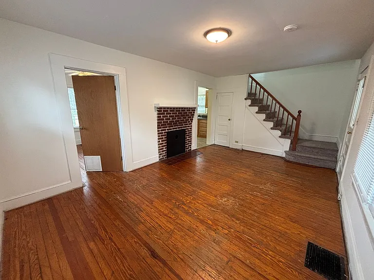 625 Progress St NE — Photo 3