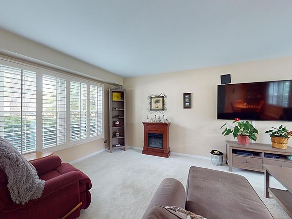 5th image of 229 N Braintree Dr