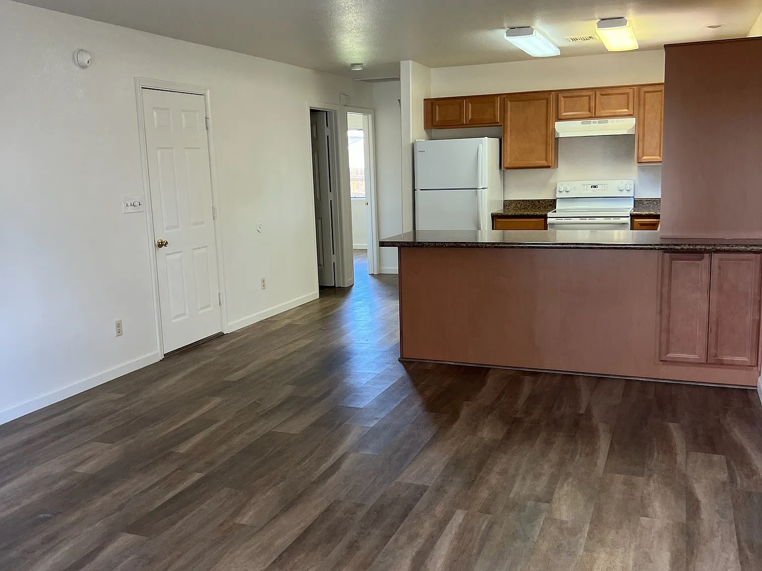 2 bed, 840 sqft, $1,400 — Photo 3