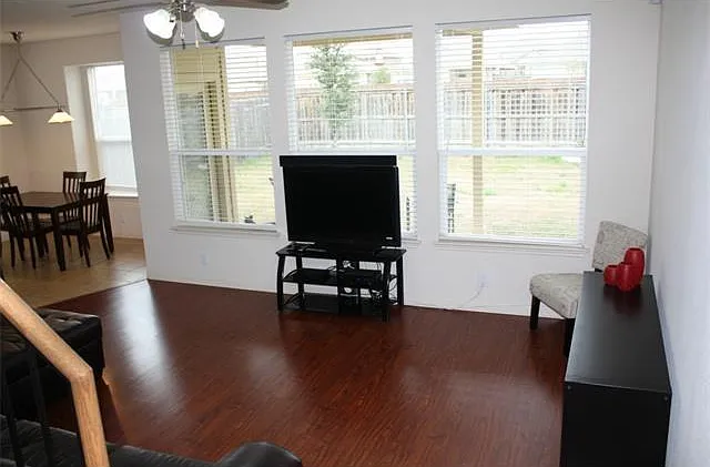 2228 Nestlewood Dr — Photo 13