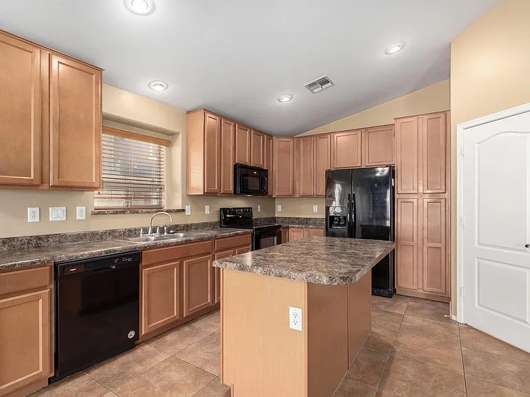1238 W Dana Dr — Photo 18