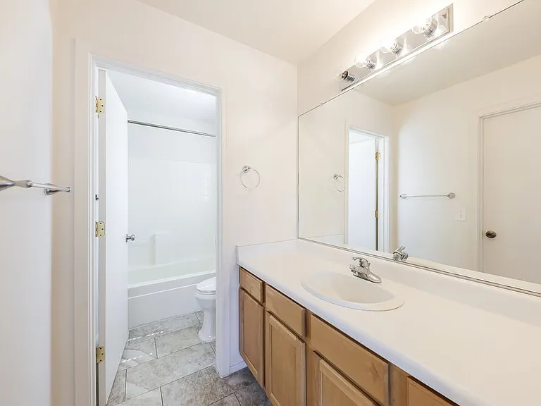 15019 W Port Au Prince Ln — Photo 12
