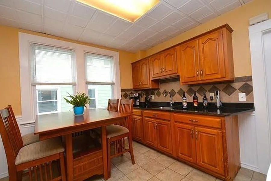 1 bed, 988 sqft, $1,995 — Photo 3