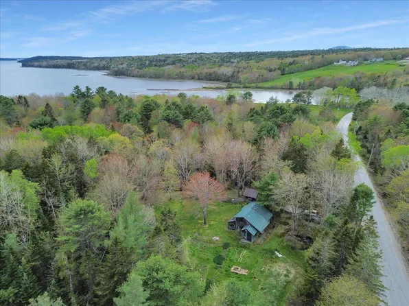 99 Cross Road, Surry, ME 04684