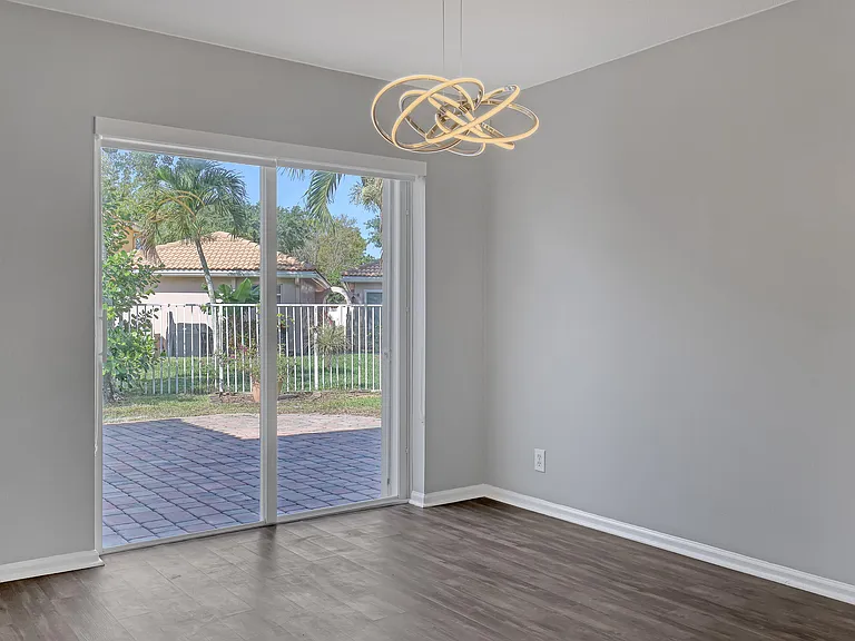 3464 Commodore Ct — Photo 16