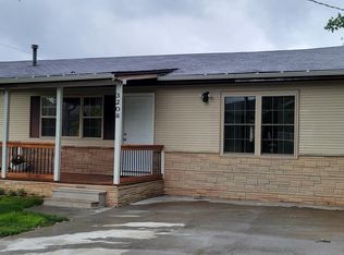 3208 W Olive St, Springfield, MO 65802